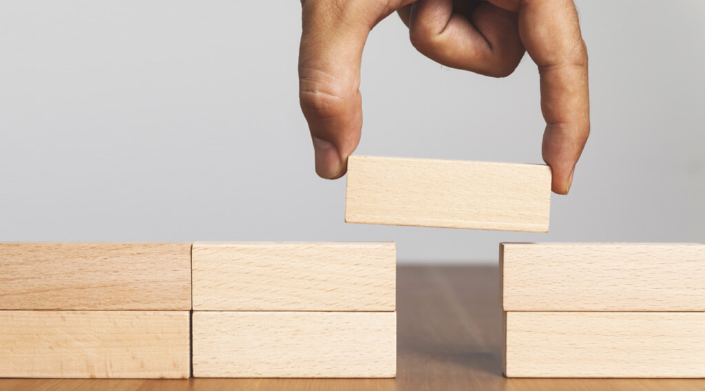 How to Cross the Bridge Between Tactical Planning and Detail Scheduling?